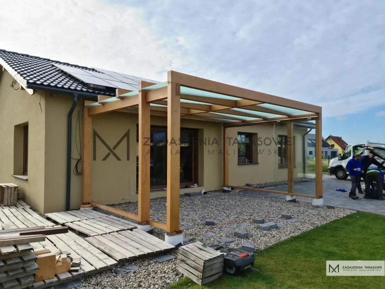drewniany taras z zadaszeniem 6x4