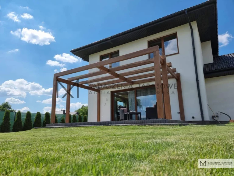 Zadaszenie CRX przy budynku