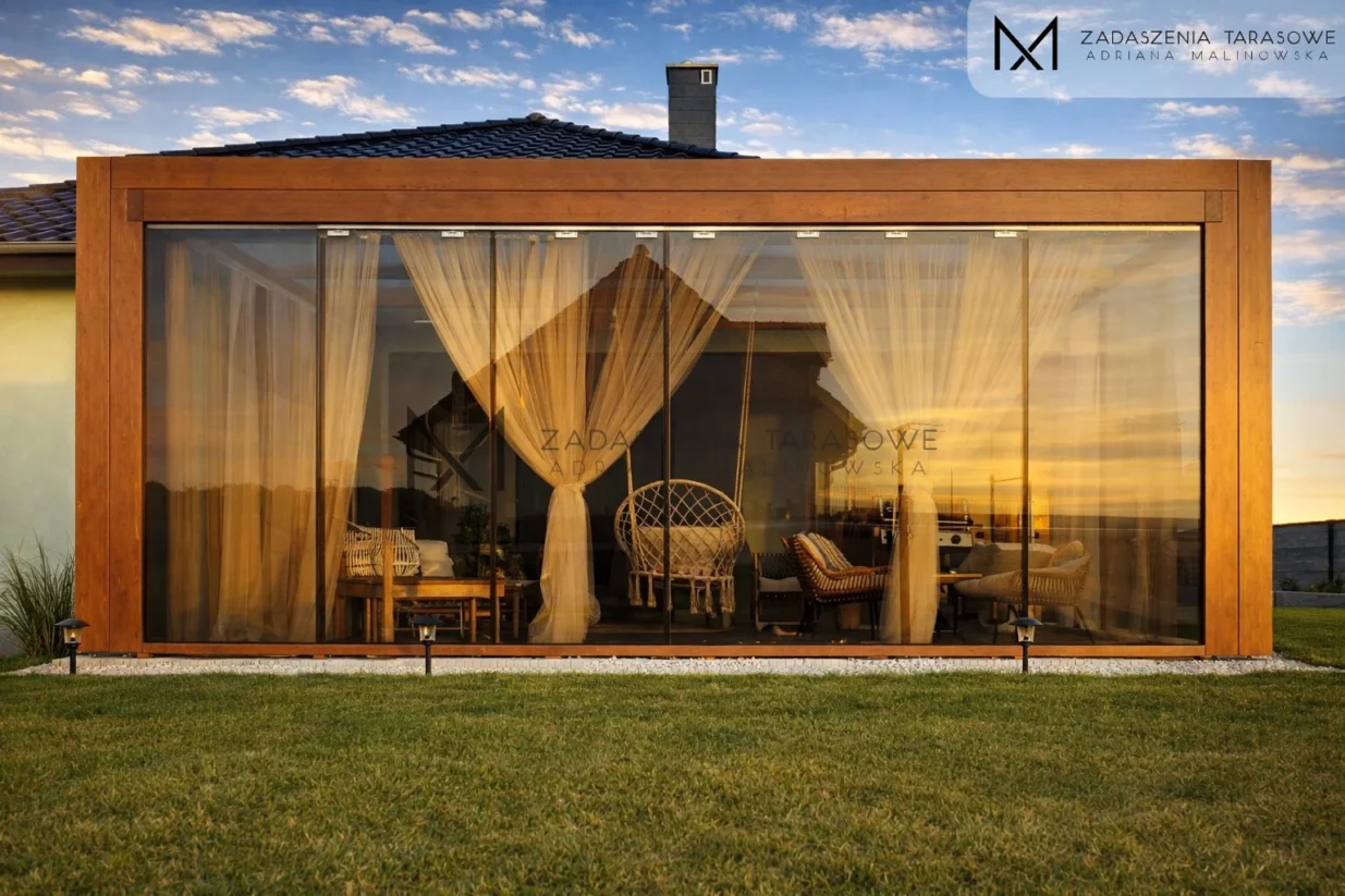 pergola z zasłonami