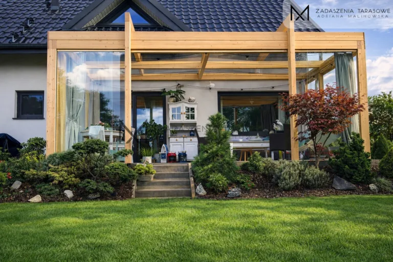 zadaszenie w naturalnym kolorze