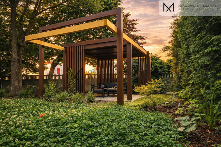 Altana z pionowymi lamelami