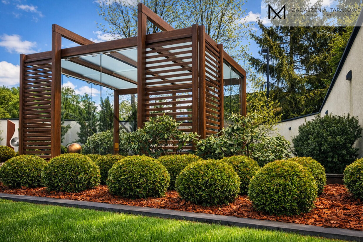 Nowoczesna altanka z drewna