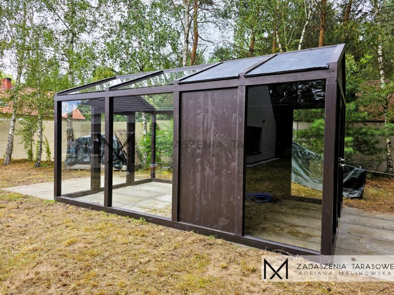 Szklarnia w ogrodzie