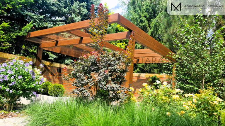 altana pośród kwiatów