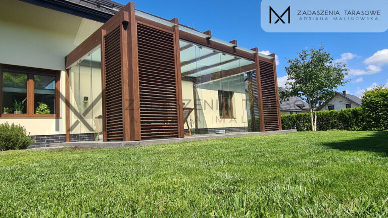 zadaszenie z drewna i szkła