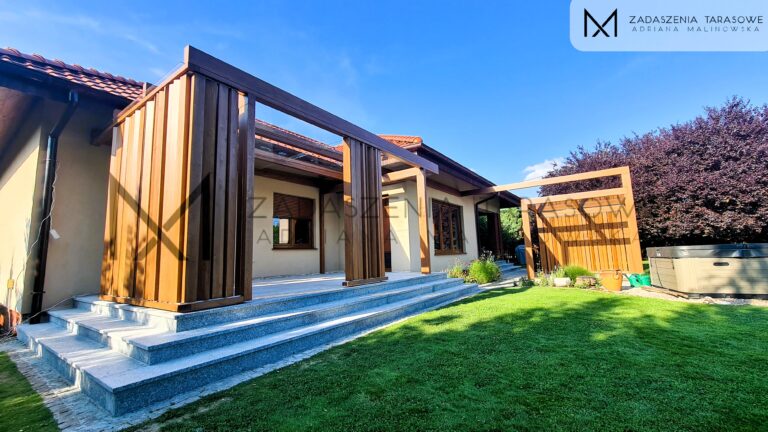 zadaszenie z lamelami obrotowymi i altaną