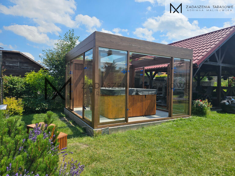 altana z jacuzzi i szkłem
