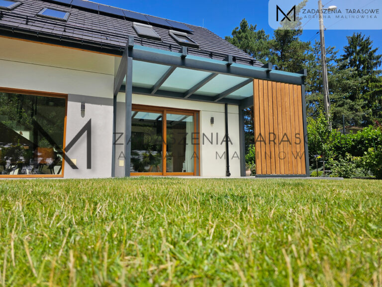 lamele i szkło w zadaszeniu