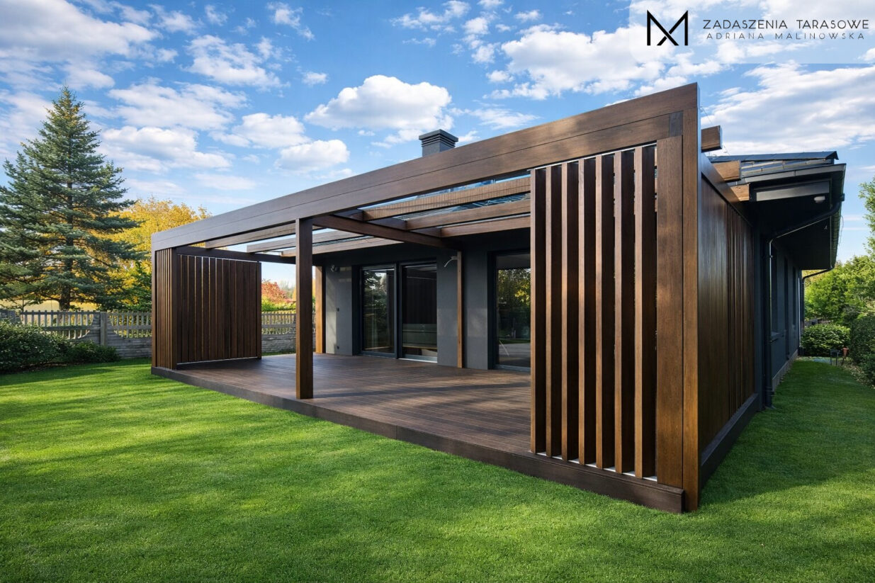 Nowoczesne zadaszenie z lamelami i podłogą z Bambusa