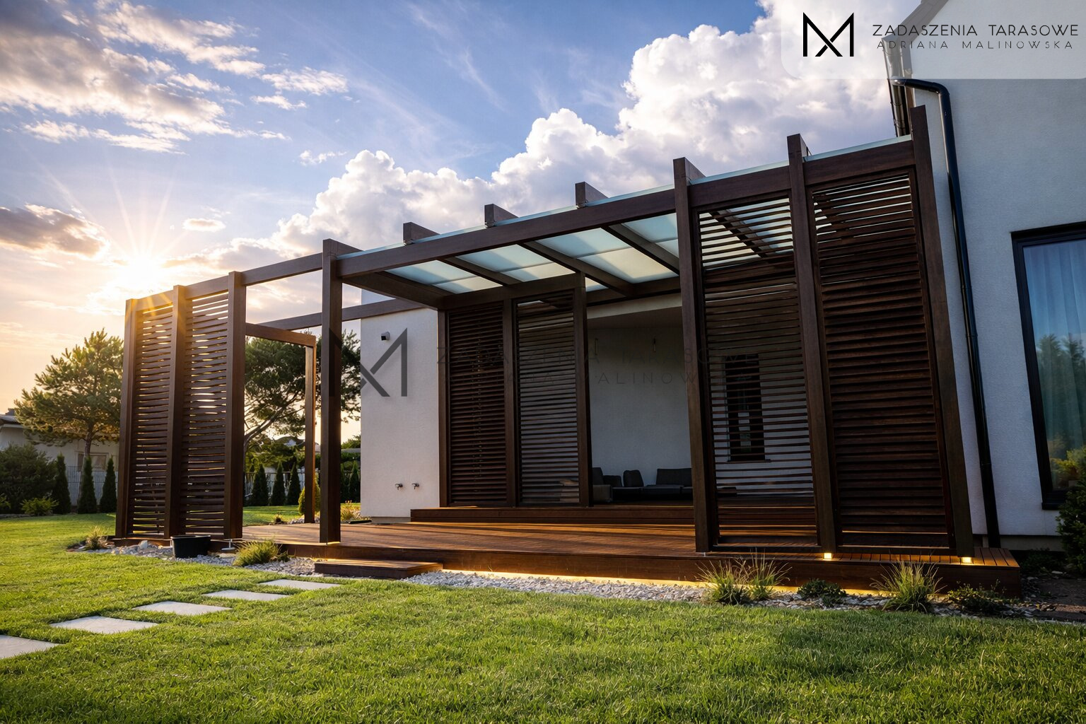 drewniane zadaszenie z żaluzjami podział na trzy strefy