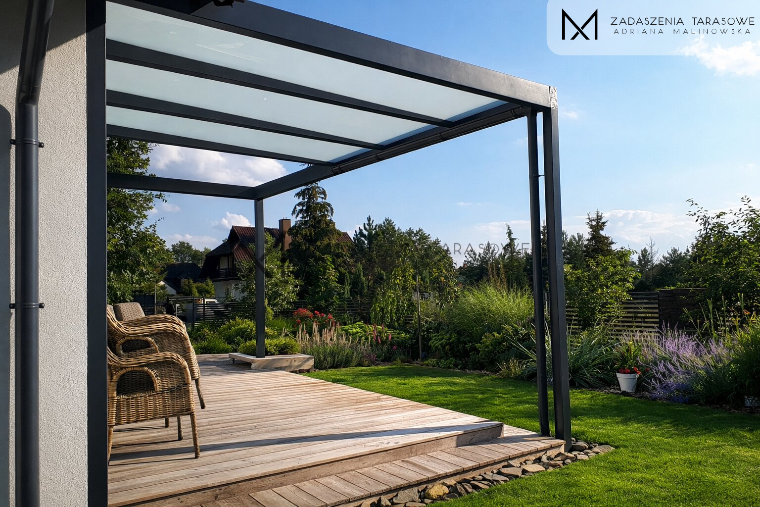 zadaszenie na części tarasu ze szkłem
