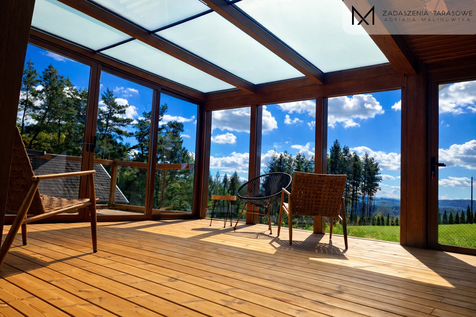 zadaszenie tarasu ze szkłem widok z wnętrza