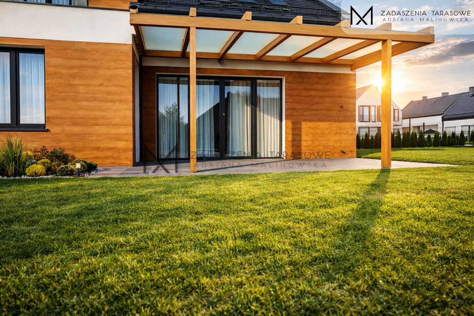 Lekkie zadaszenie na taras ze szklanym dachem drewniane