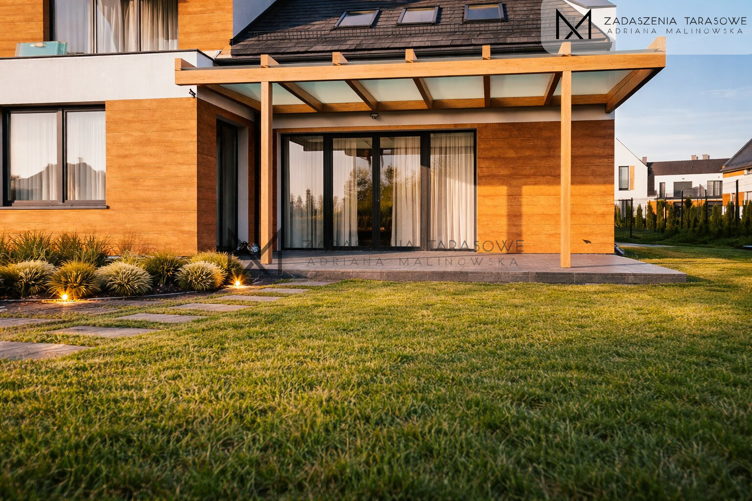 Lekkie zadaszenie na taras ze szklanym dachem