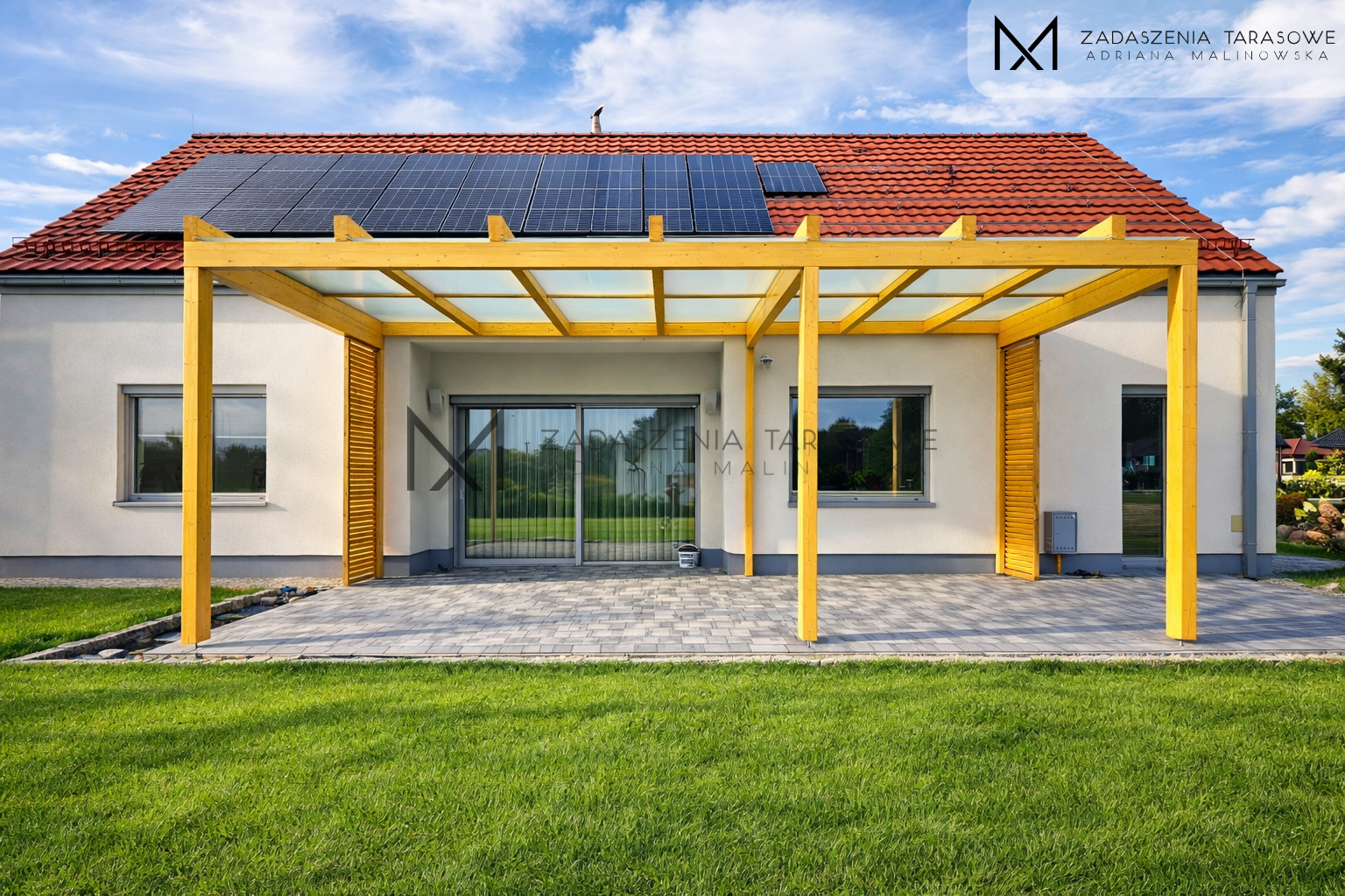 Nowoczesne zadaszenie tarasu ze szkłem w dachu mlecznym