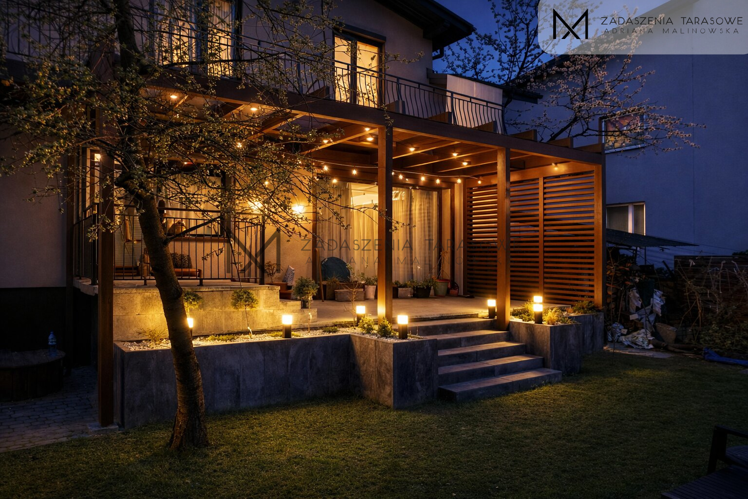 Pergola tarasowa ze szkłem w dachu z oświetleniem