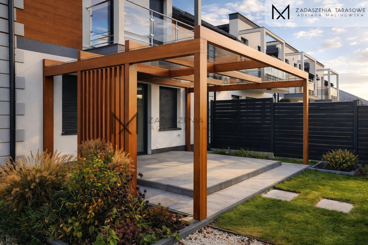 Taras zadaszony szkłem bezpiecznym drewniana konstrukcja