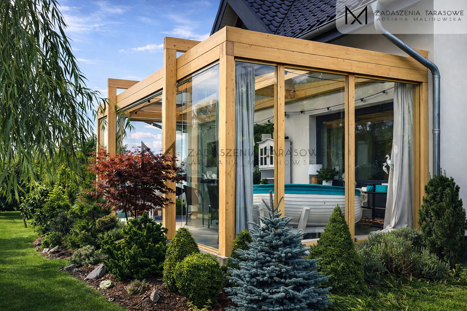 Zadaszenie z drewna BSH ze szkłem w ścianach ściana stałego szklenia